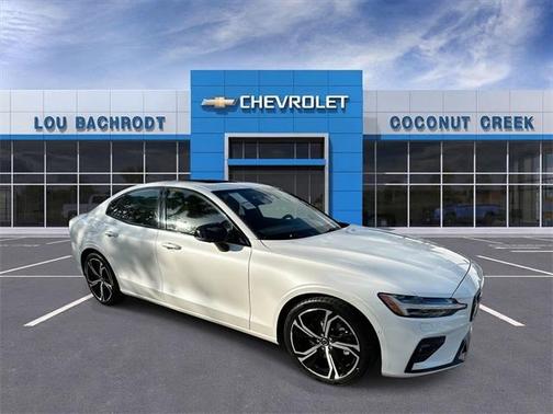 2024 Volvo S60 B5 Ultimate Dark Theme