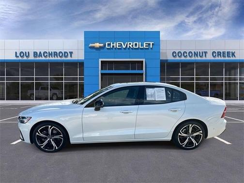 2024 Volvo S60 B5 Ultimate Dark Theme