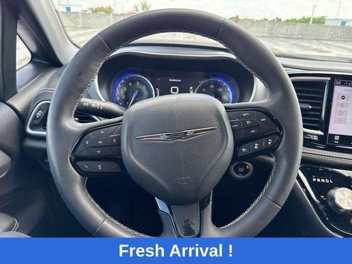 Bright White Clearcoat 2024 Chrysler Pacifica Touring