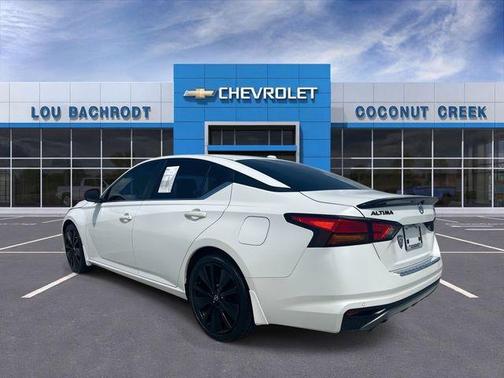 White 2022 Nissan Altima 2.5 SR