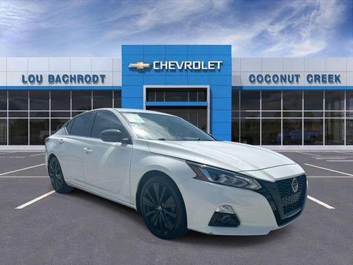 White 2022 Nissan Altima 2.5 SR