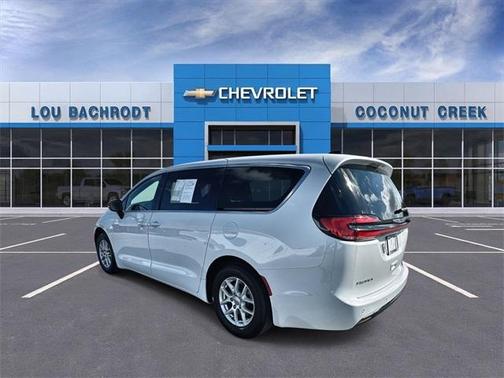 2025 Chrysler Pacifica Select