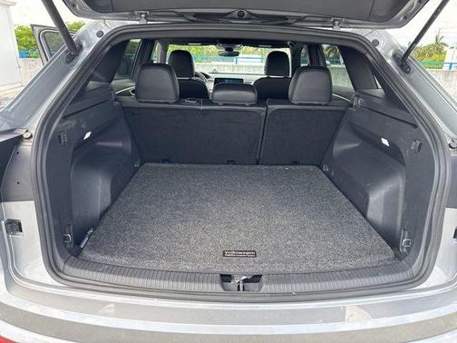 Silver Bird Metallic 2024 Volkswagen Atlas Cross Sport 2.0T SE