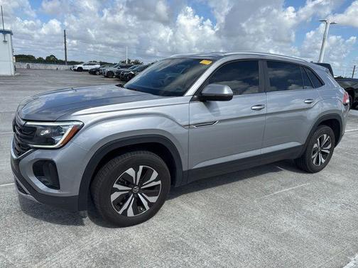 Silver Bird Metallic 2024 Volkswagen Atlas Cross Sport 2.0T SE