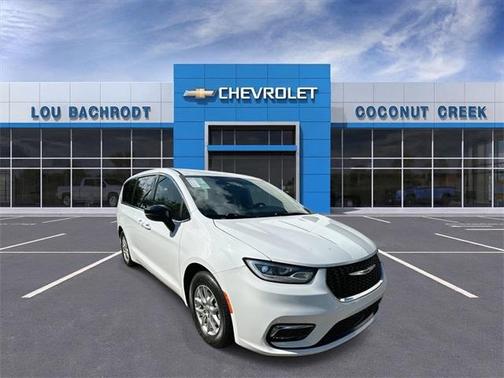 2024 Chrysler Pacifica Touring