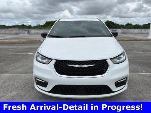 2024 Chrysler Pacifica Touring