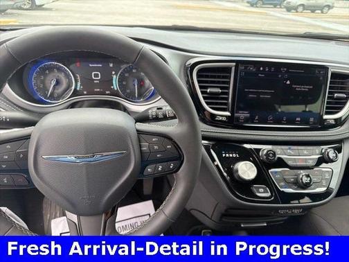 2024 Chrysler Pacifica Touring