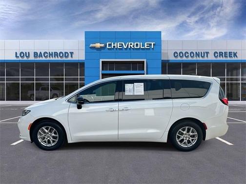 2024 Chrysler Pacifica Touring