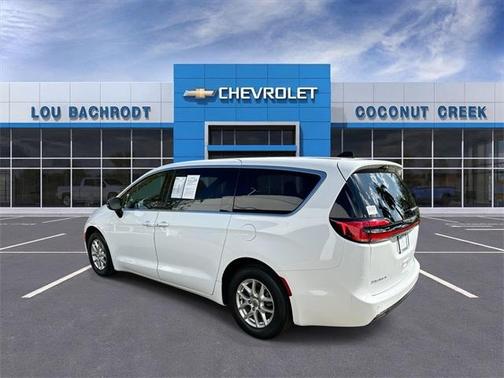 2024 Chrysler Pacifica Touring