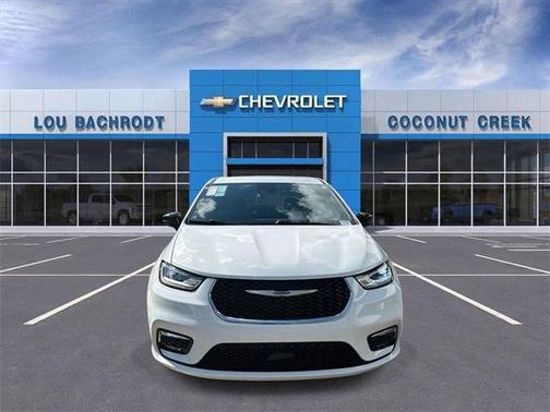 2024 Chrysler Pacifica Touring