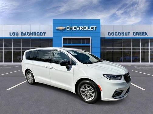 2024 Chrysler Pacifica Touring