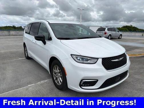 2024 Chrysler Pacifica Touring