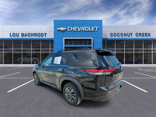 2024 Nissan Pathfinder SV