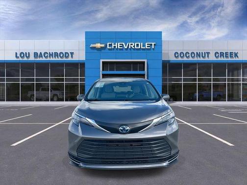 2024 Toyota Sienna LE