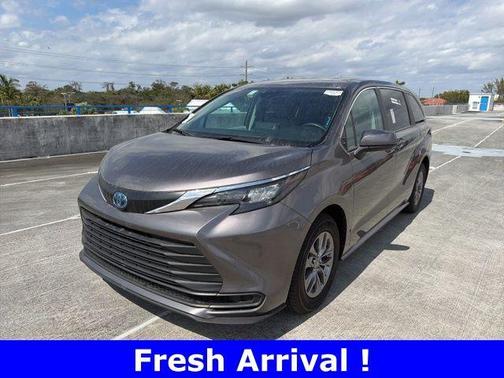 2024 Toyota Sienna LE