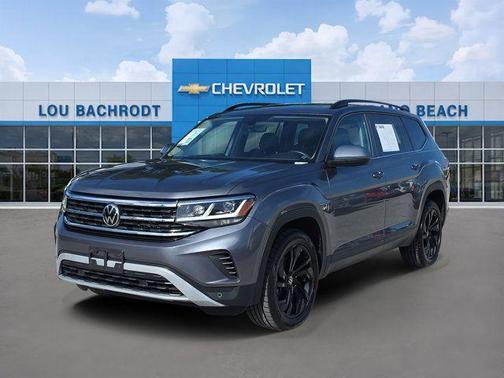 Platinum Gray Metallic 2022 Volkswagen Atlas 2.0T SE