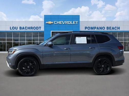 Platinum Gray Metallic 2022 Volkswagen Atlas 2.0T SE