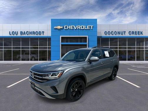 Platinum Gray Metallic 2022 Volkswagen Atlas 2.0T SE