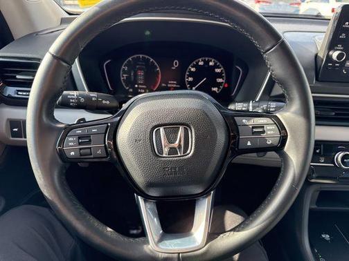 Silver 2023 Honda Pilot EX-L 7-Passenger