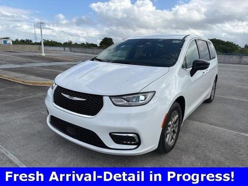 2024 Chrysler Pacifica Touring