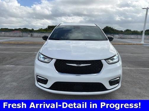 2024 Chrysler Pacifica Touring