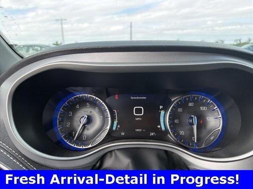 2024 Chrysler Pacifica Touring