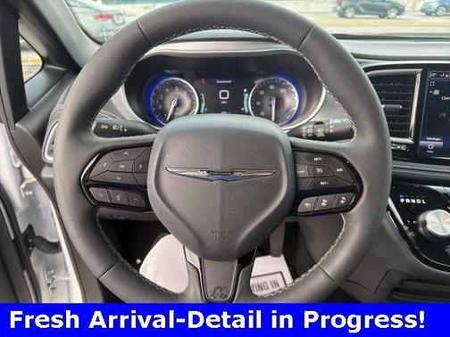 2024 Chrysler Pacifica Touring