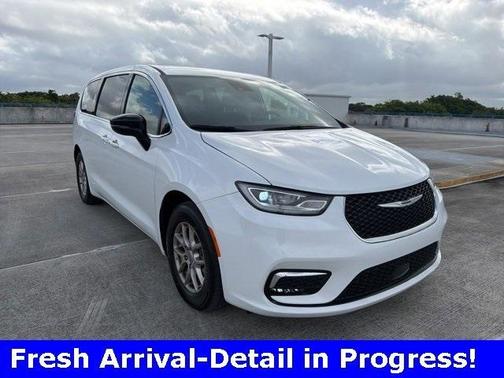 2024 Chrysler Pacifica Touring