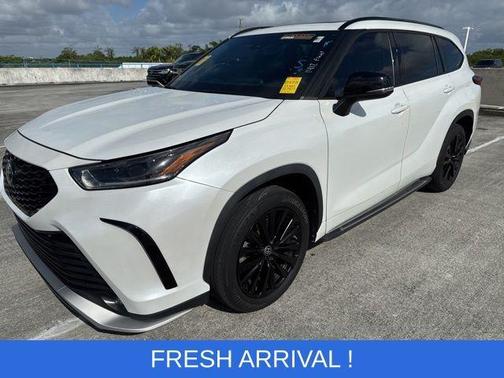 Pearl 2023 Toyota Highlander XSE