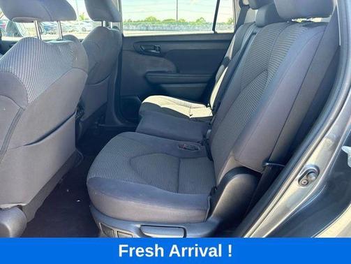 Magnetic Gray Metallic 2021 Toyota Highlander LE