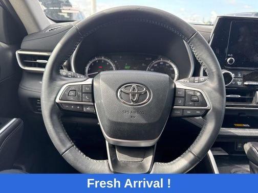 Magnetic Gray Metallic 2024 Toyota Highlander XLE