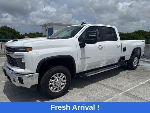 Summit White 2025 Chevrolet Silverado 3500 LT