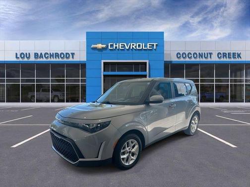 Gray 2024 Kia Soul LX