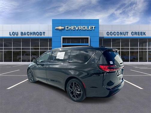 2023 Chrysler Pacifica Touring-L