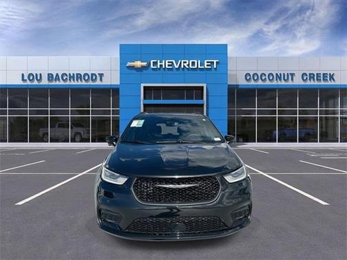 2023 Chrysler Pacifica Touring-L