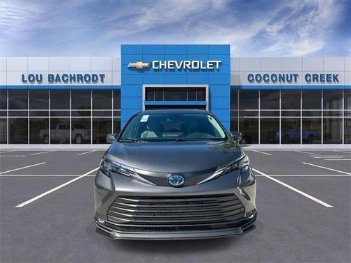 2025 Toyota Sienna XLE