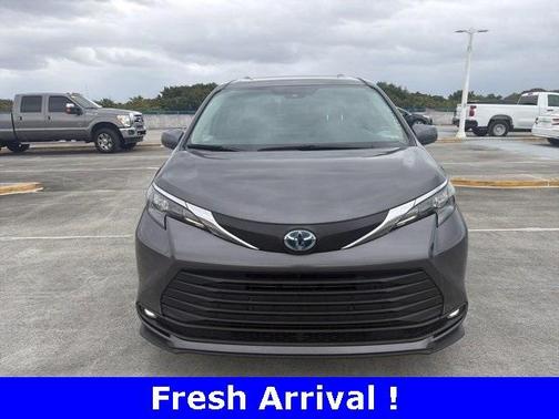 2025 Toyota Sienna XLE