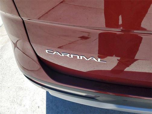 2024 Kia Carnival LX