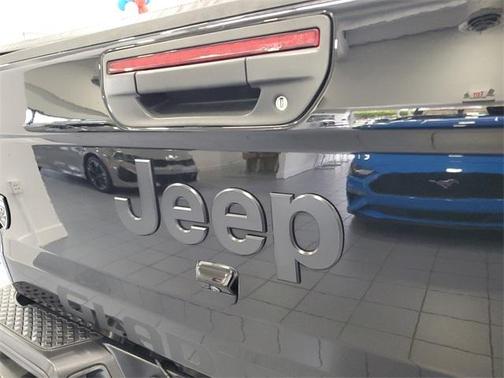2022 Jeep Gladiator Sport