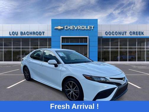 White 2022 Toyota Camry SE
