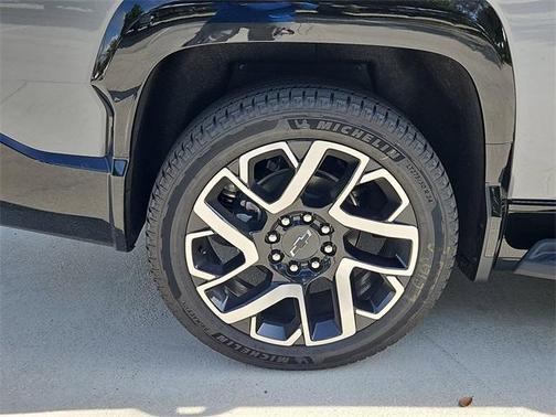 2025 Chevrolet Silverado EV RST