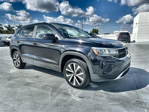 2024 Volkswagen Taos 1.5T SE