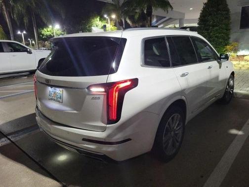 2022 Cadillac XT6 Premium Luxury AWD