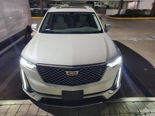 2022 Cadillac XT6 Premium Luxury AWD