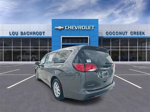 2022 Chrysler Voyager LX