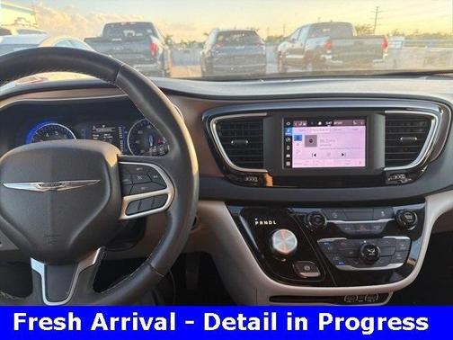 2022 Chrysler Voyager LX