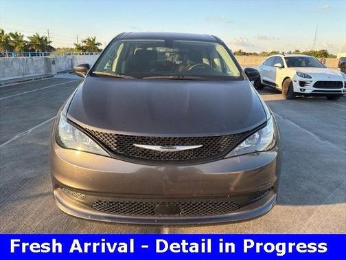 2022 Chrysler Voyager LX