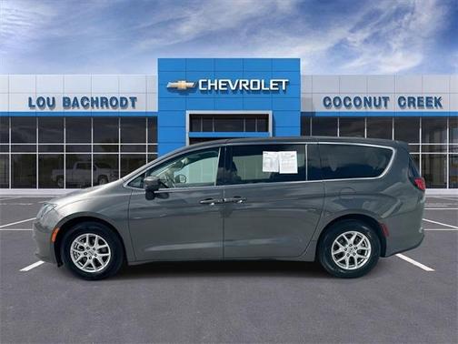 2022 Chrysler Voyager LX