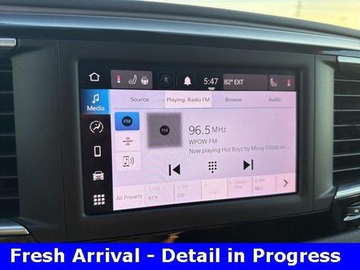 2022 Chrysler Voyager LX