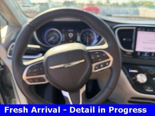 2024 Chrysler Pacifica Touring-L